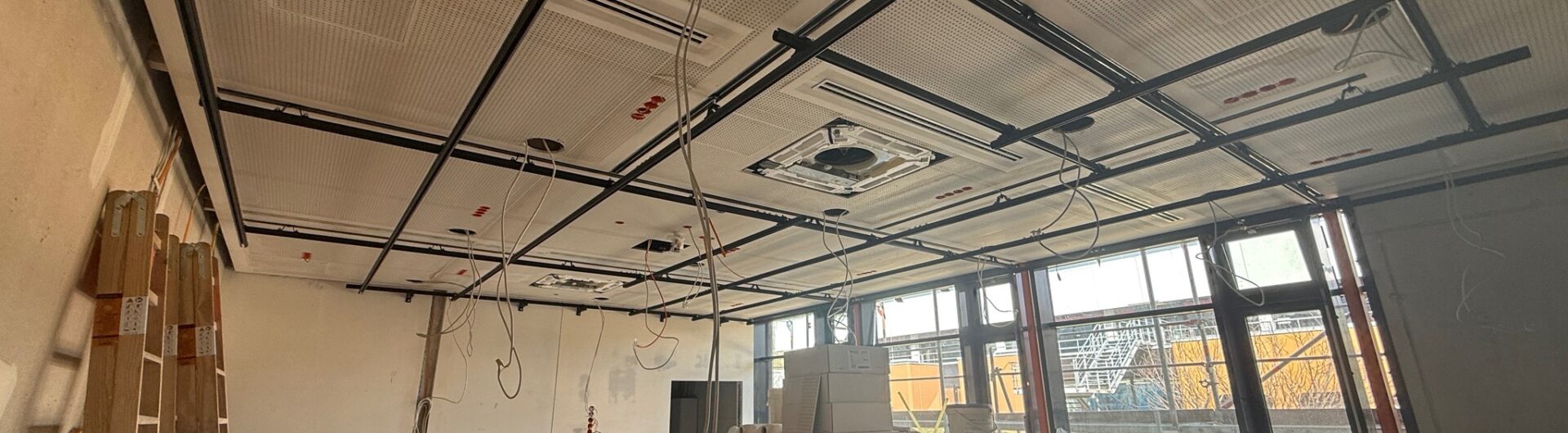 Diesmal haben wir in einem Multifunktionsraum (zumindest soll es mal einer werde